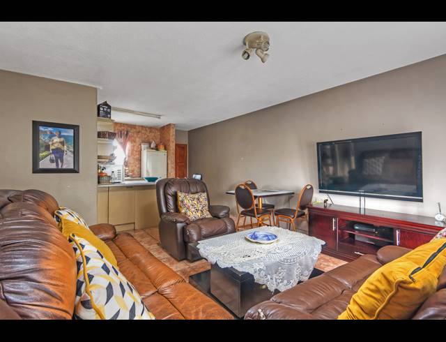 2 BEDROOM APARTMENT FOR SALE IN RIDGEWAY